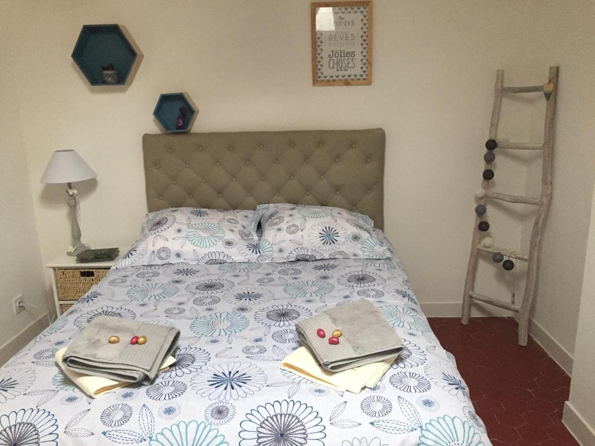 Un Soir Sous Les Etoiles Bed & Breakfast Châteauneuf-de-Gadagne Екстериор снимка