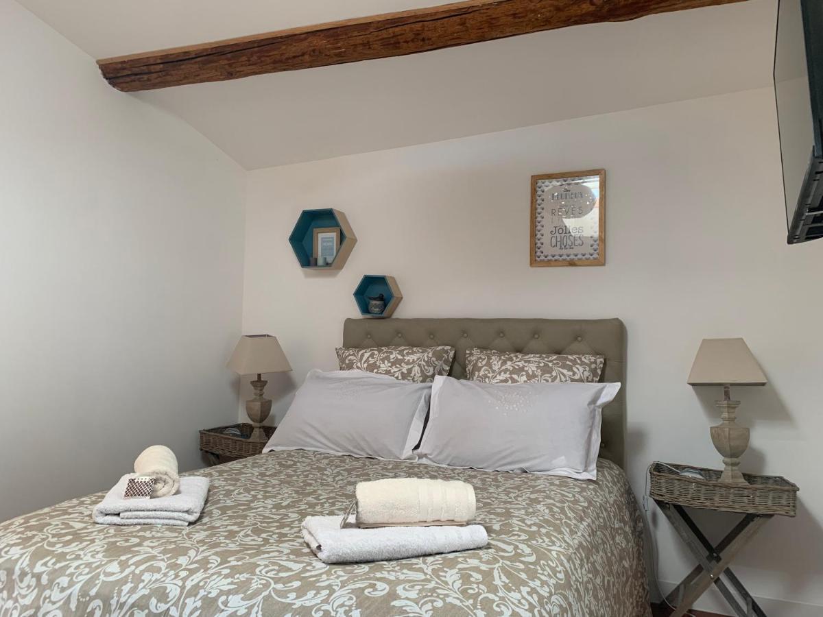 Un Soir Sous Les Etoiles Bed & Breakfast Châteauneuf-de-Gadagne Екстериор снимка